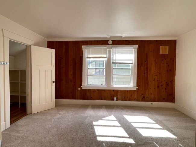 Building Photo - CLICK "REQUEST A TOUR" NOW!