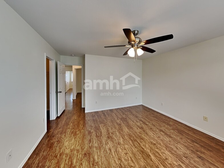 Building Photo - 2848 Deerfern Ln