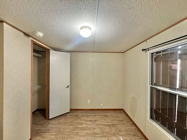 Building Photo - Tour Today! 2 Bed 2 Bath in East Tyler!