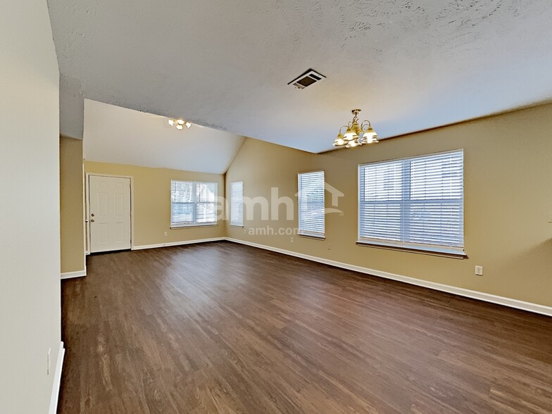 Building Photo - 1109 Benton Mason Dr