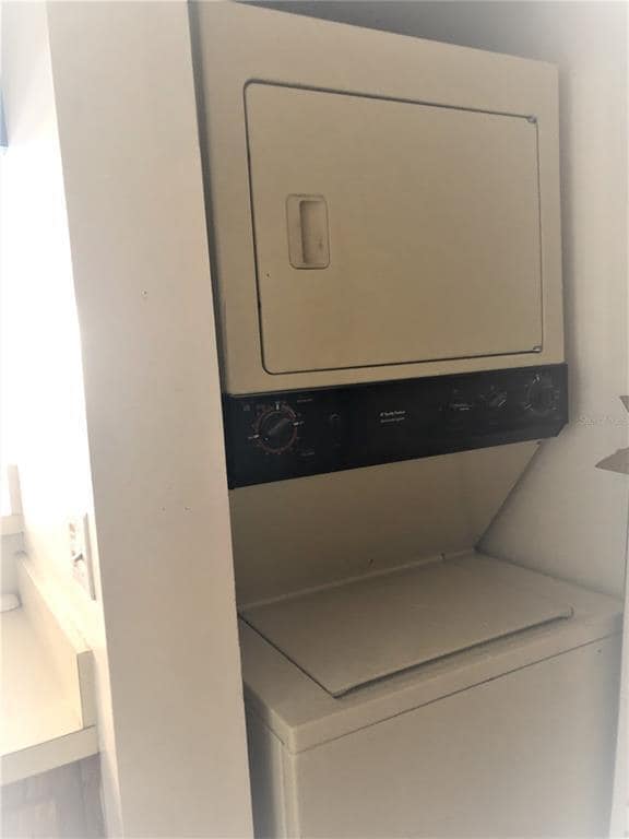 Building Photo - 13608 S Village Dr