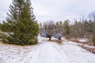 Building Photo - 832 VT-15