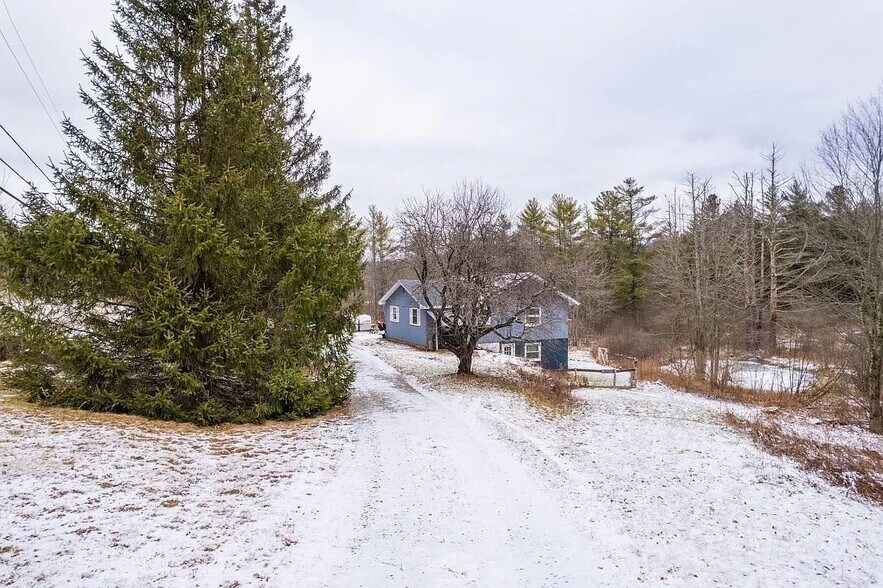 Primary Photo - 832 VT-15