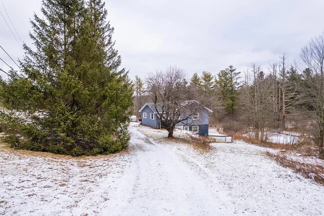 Building Photo - 832 VT-15