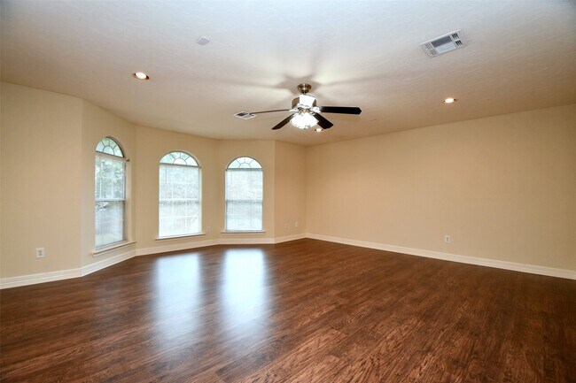 Building Photo - 5211 Holly View Dr