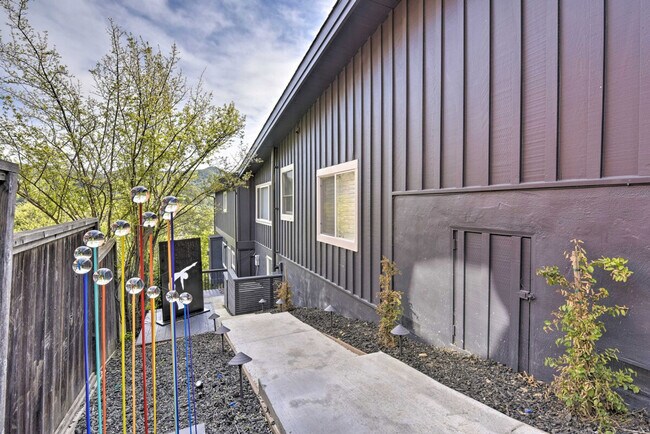 Building Photo - 120 Coleman Dr