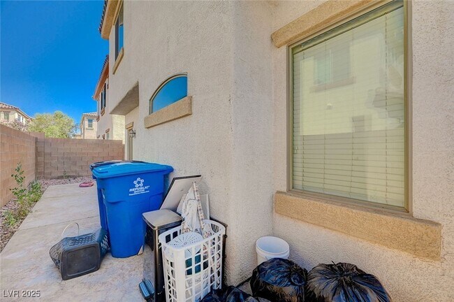 Building Photo - 684 Sumatra Pl