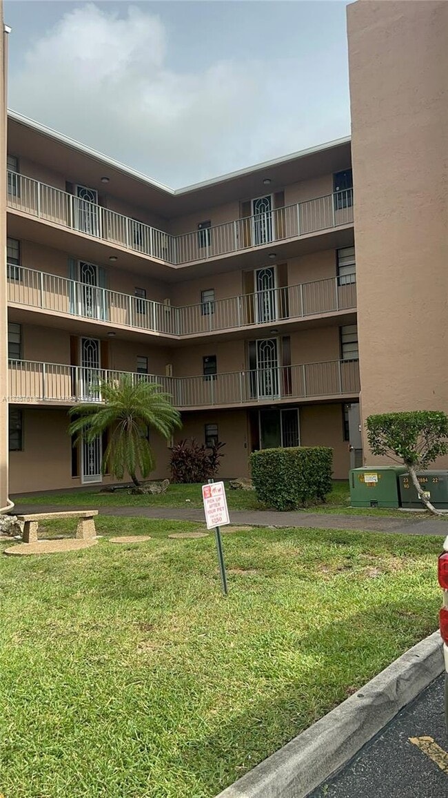 Building Photo - 3100 N Pine Island Rd