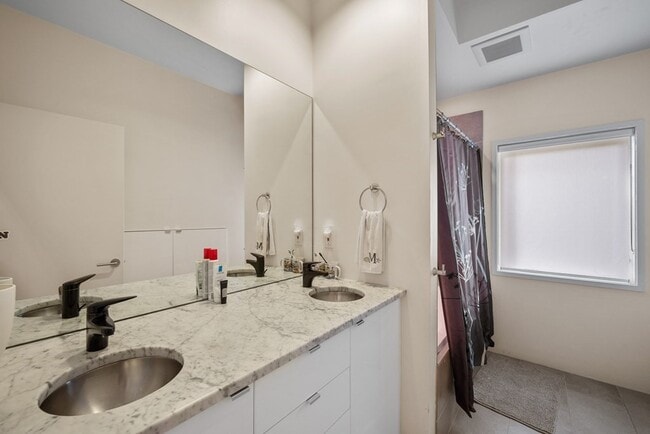 Building Photo - 35 Thornberry Rd