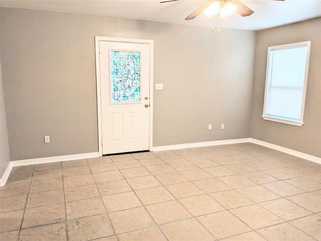 Building Photo - 1005 Rosepoint Dr