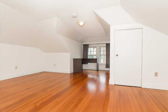 Primary Photo - Bright Studio in Brighton | All Utilities ...