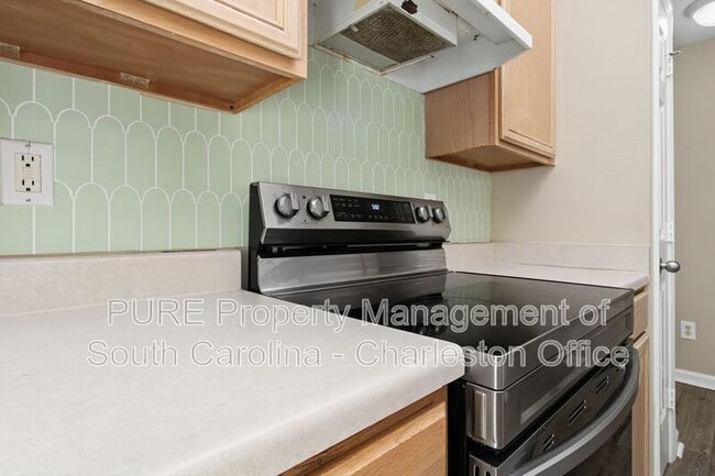 Building Photo - 700 Daniel Ellis Dr