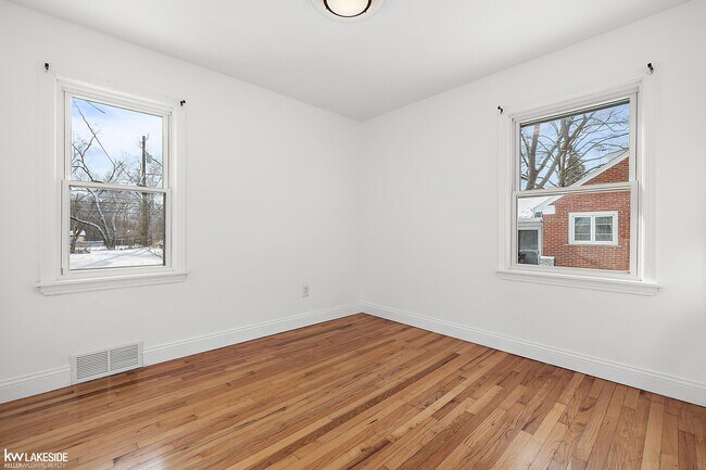 Building Photo - 7618 Sylvan St