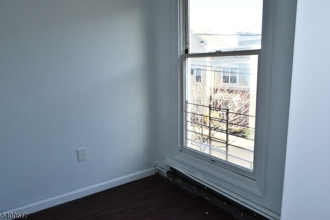 Building Photo - 129 Central Pl