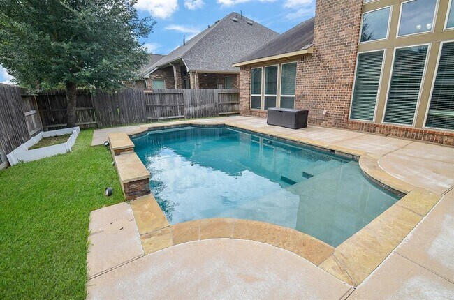 Building Photo - 28722 Maple Red Dr