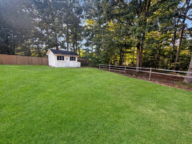 Building Photo - Beautifully Updated 3-Bedroom Home on 1.1 Acres in Gainesville
