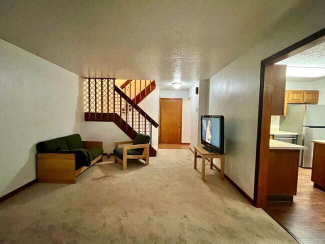 Building Photo - Cat friendly condo for rent in University West