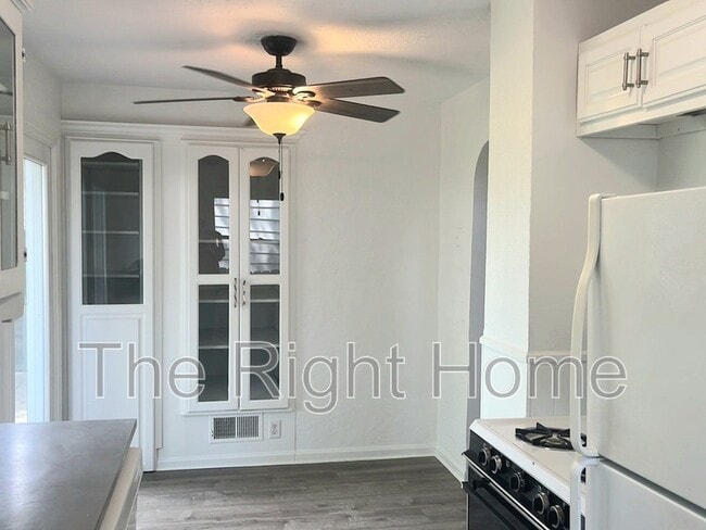 Building Photo - 5417 S 49th St