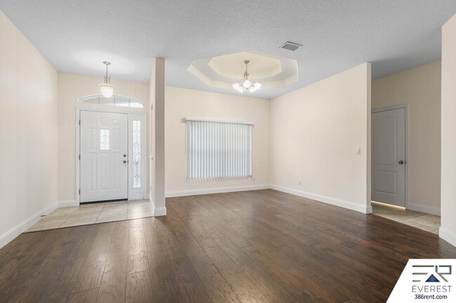 Building Photo - 7 Robin Pl