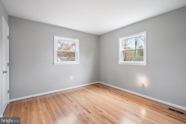 Building Photo - 9402 Blackstone Rd