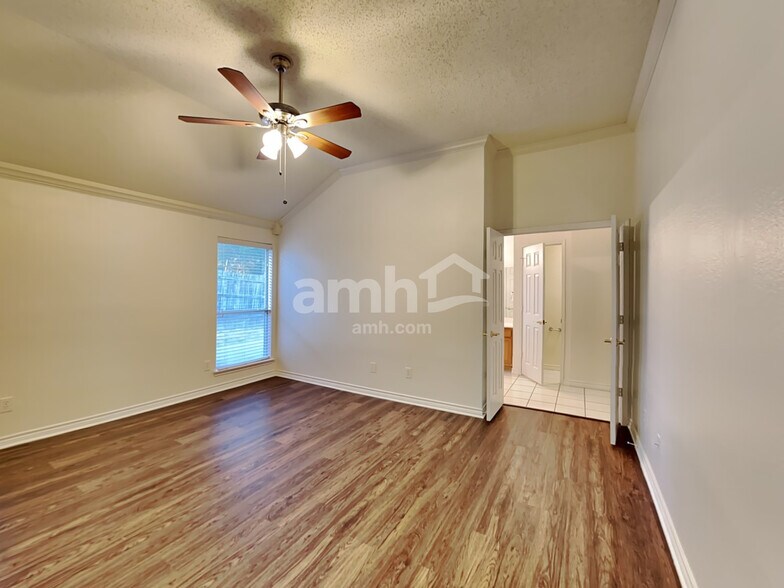 Building Photo - 4709 Shadow Crest Dr