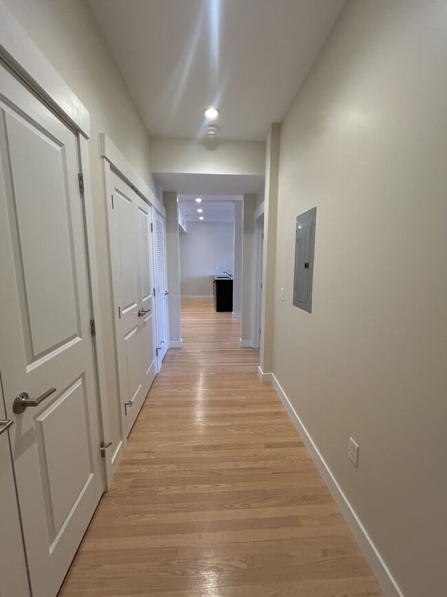 Building Photo - Putnam Hotel – $2,041 – 1 Bedroom/1 Bathroom, 755 SQ.FT. – UTILITIES INCLUDED