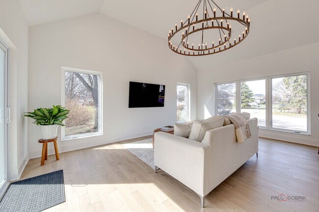 Building Photo - 19 Marina Dr