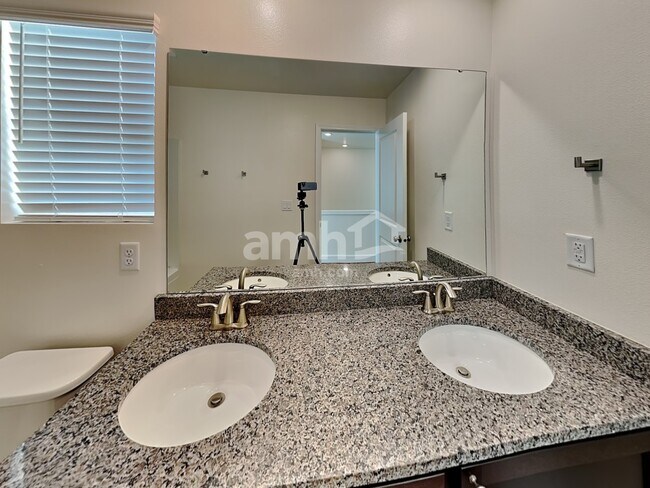 Building Photo - 6894 35th Pl NE