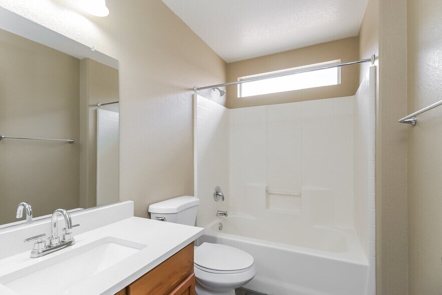 Building Photo - 40549 N Brumana St