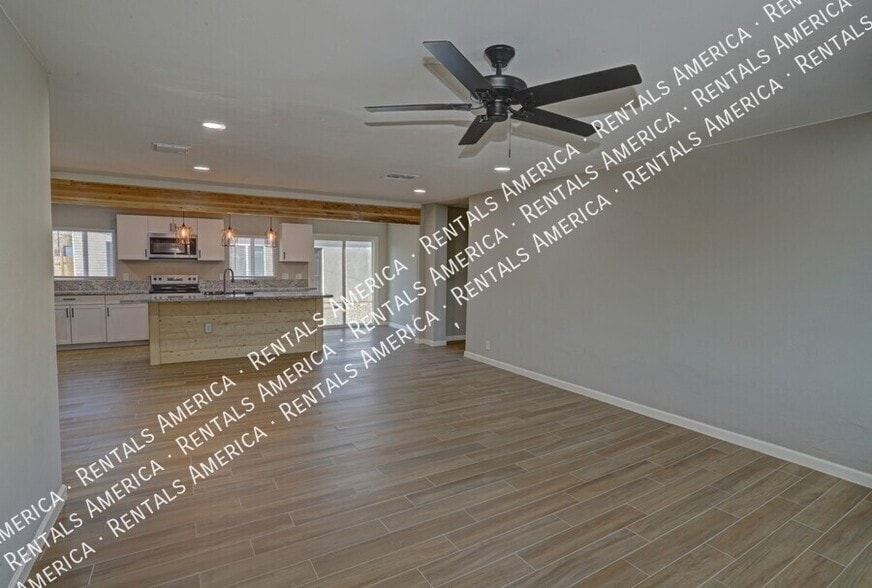 Building Photo - 4733 E 18th St