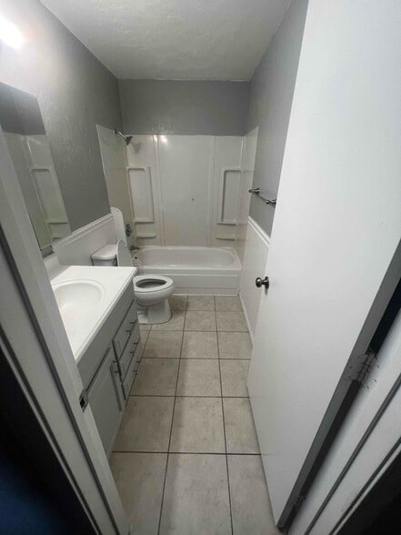 Building Photo - 618 Berkshire St