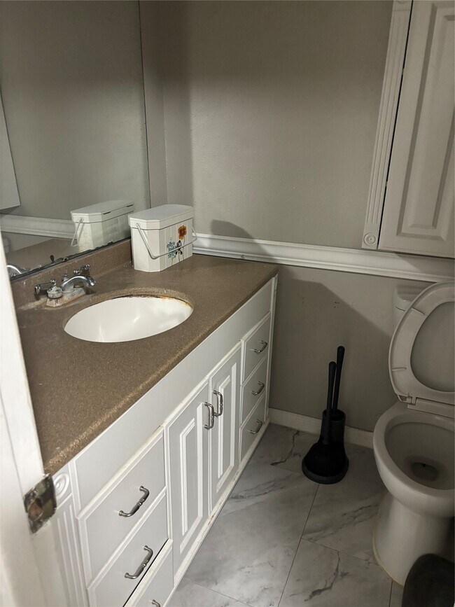 Building Photo - 2502 Colleen Dr