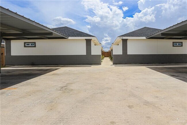 Building Photo - 23 Maryland St