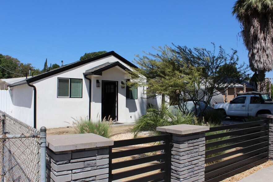 Primary Photo - 6623 Enfield Ave
