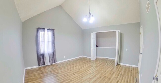 Building Photo - Indoor Balcony + Patio + Fenced-In Yard + ...