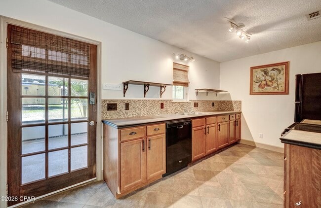 Building Photo - 1617 Drummond Ave