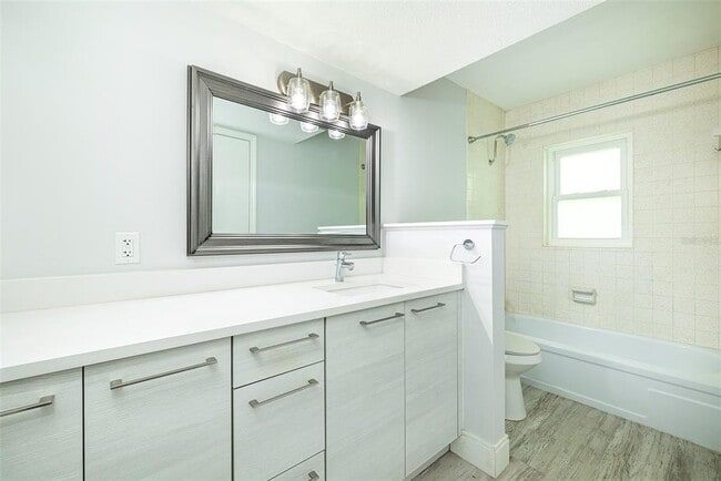 Building Photo - 6950 Avenue Des Palais