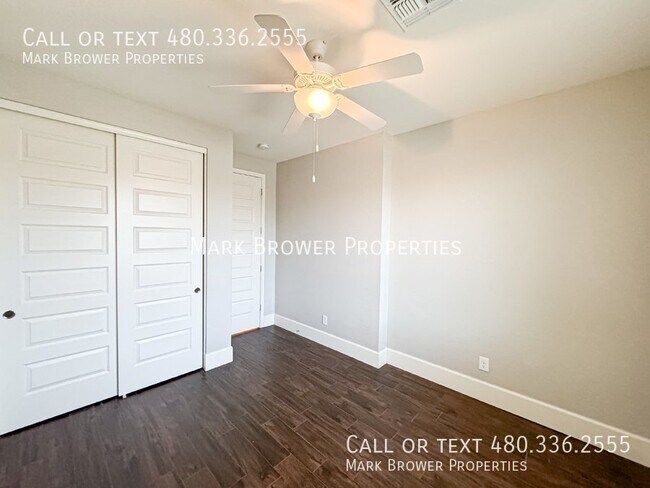 Building Photo - 1042 W Oleander Ave