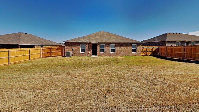 Building Photo - Very Nice 4 bedroom 2 bath home in Harrah ...