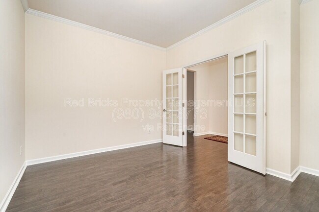 Building Photo - 493 Twelve Oaks Ln