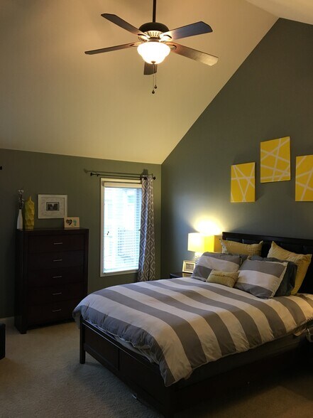 Master Bedroom - 524 Allard Pl