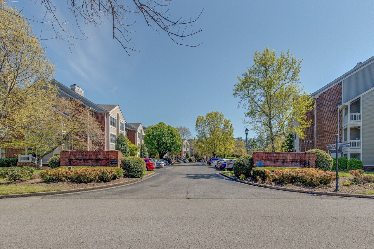 Building Photo - 243 Boxmere Pl