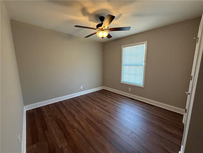 Building Photo - 5956 Moon Dr