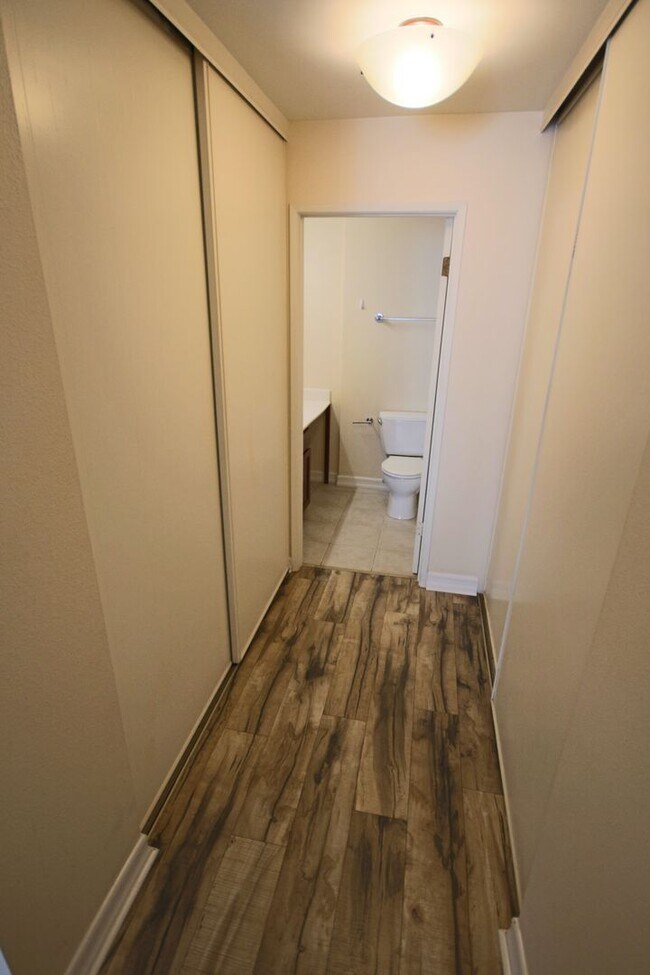 Building Photo - Best Priced 2 Bedroom Condo in the Heart o...