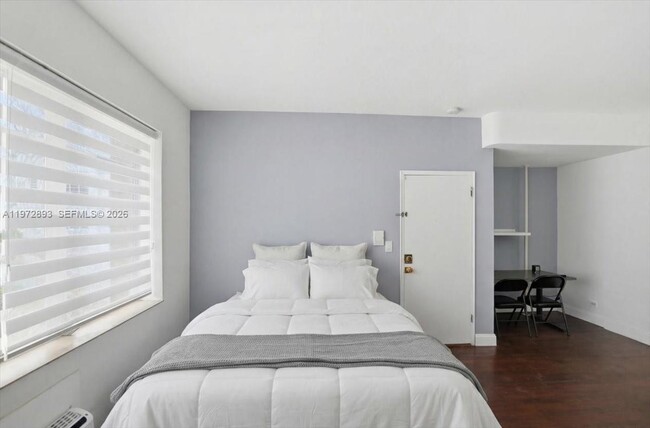 Building Photo - 736 12th St