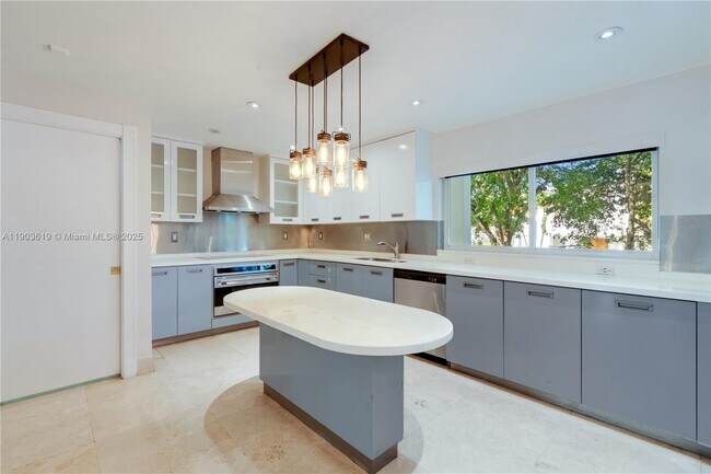 Building Photo - 525 Glenridge Rd