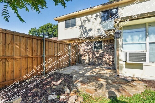 Building Photo - 593 King Cir