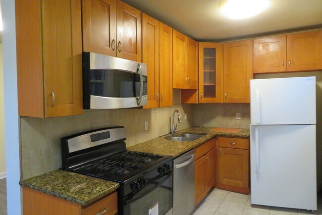 Building Photo - 1031 Disston St