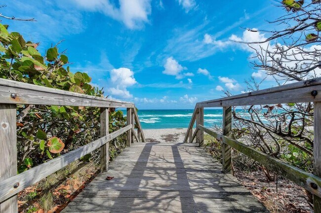 Building Photo - 941 Ocean Dr