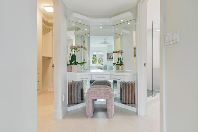 Building Photo - 100 SE 5th Ave